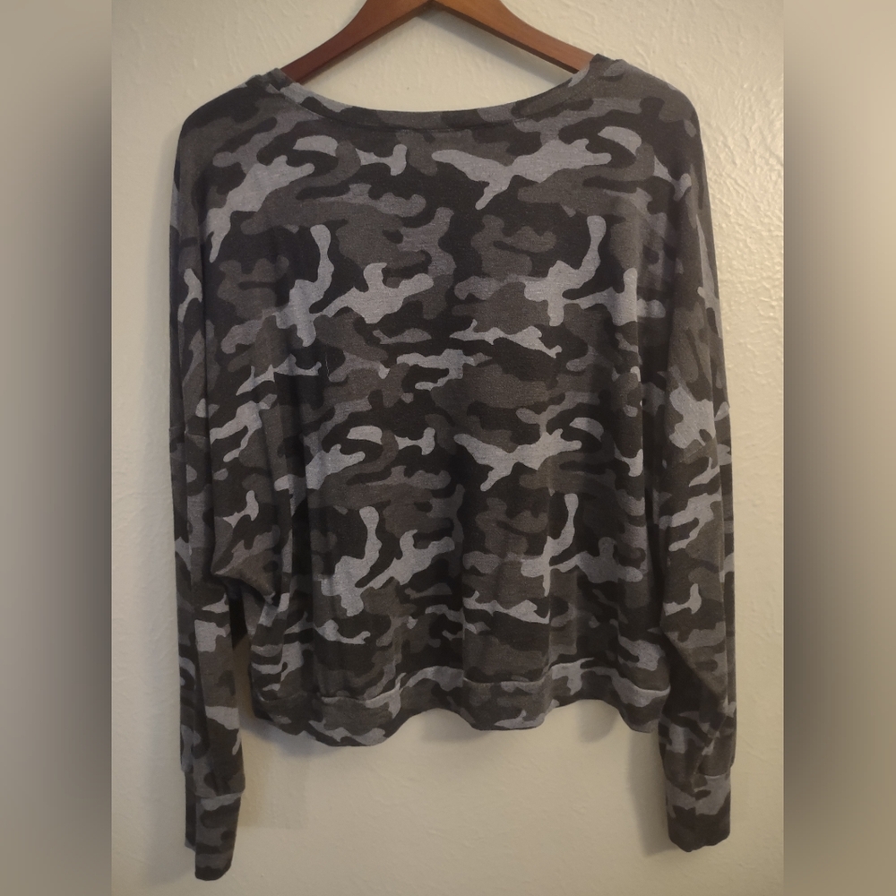 Express Camo Long Sleeve Dolman Top Sweatshirt Gray Black Size L - Picture 9 of 13